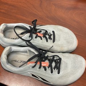 Women’s Altra Escalante shoes 9.5